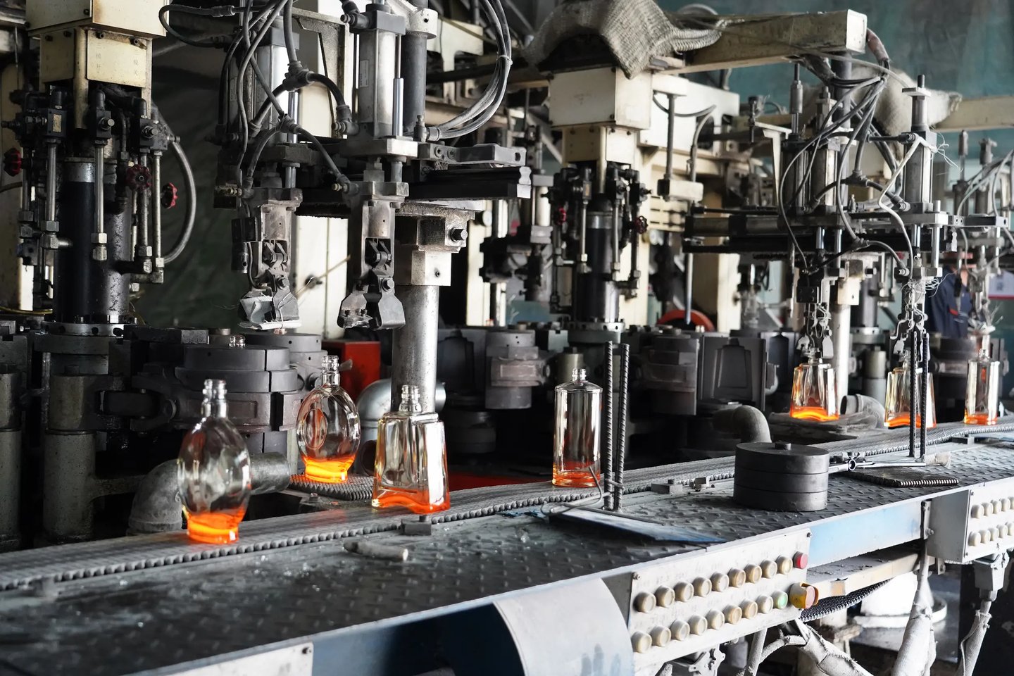 12 najlepszych producentów szklanych butelek