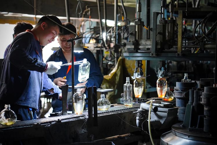 produkcja szklanych butelek hurtowo